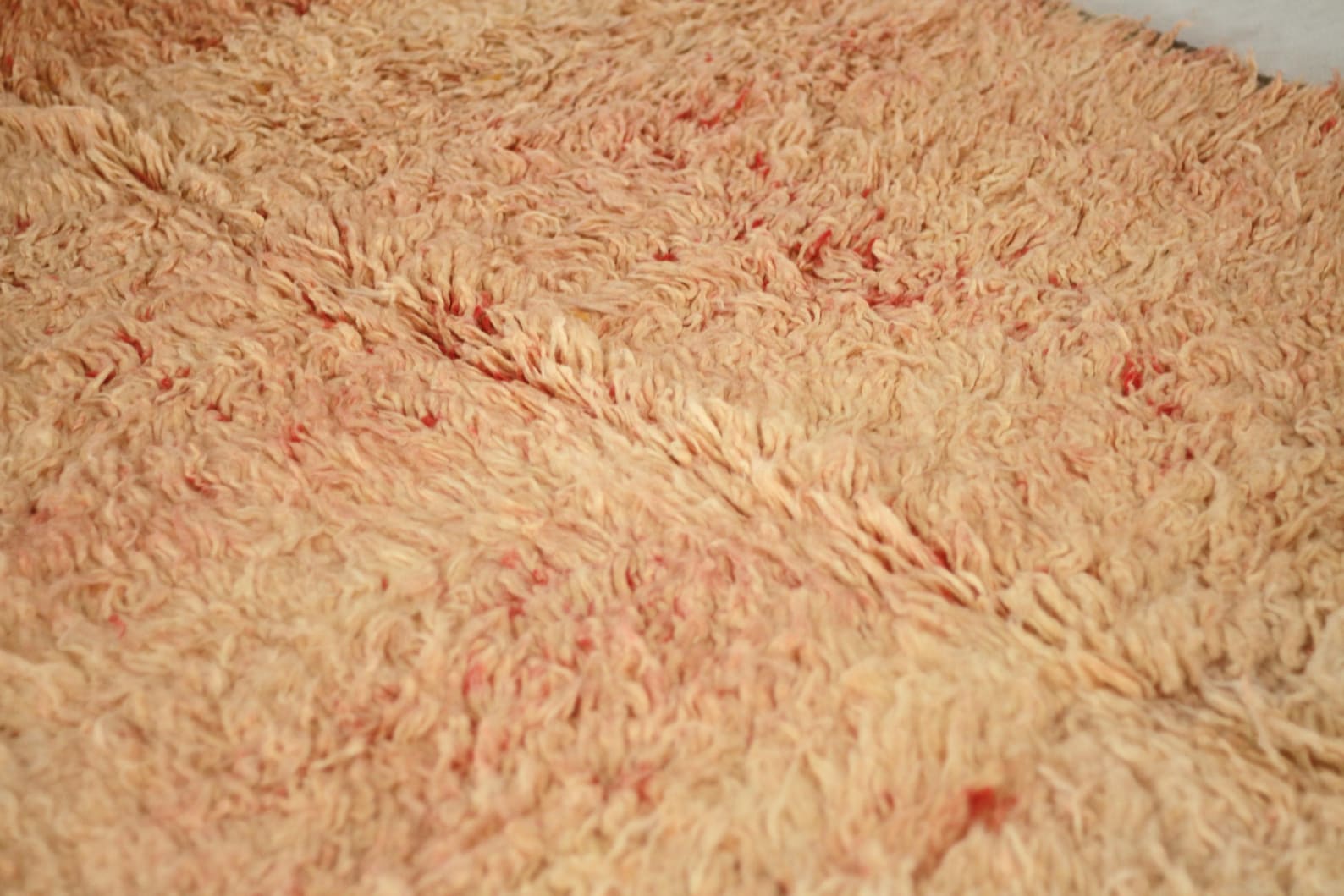Vintage Moroccan Rug – Handmade Wool Berber rug, 5.5x10 ft – Peach beni mguild rug
