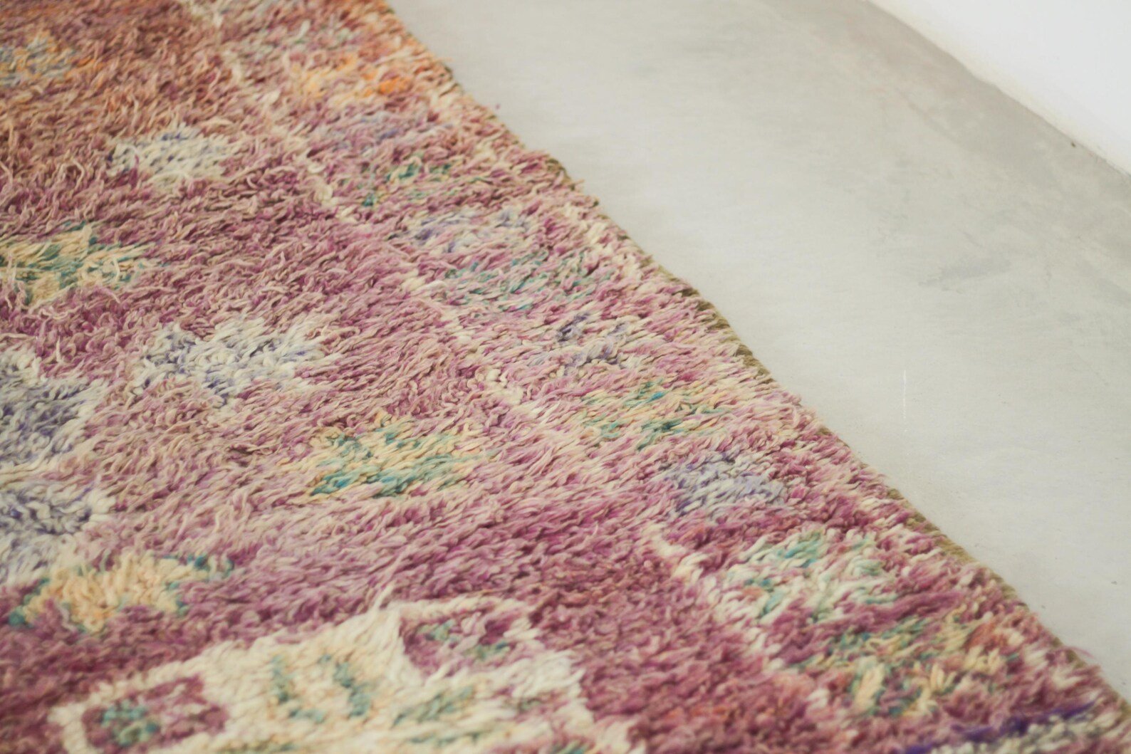 Vintage Moroccan Rug – Handmade Wool Berber rug, 6x8 ft – Purple beni mguild rug