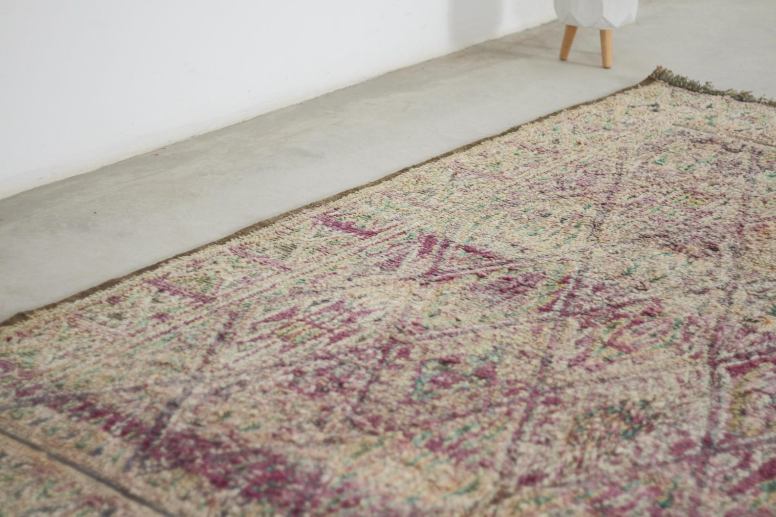 Vintage Moroccan Rug – Handmade Wool Berber rug, 7x9 ft – Purple beni mguild rug