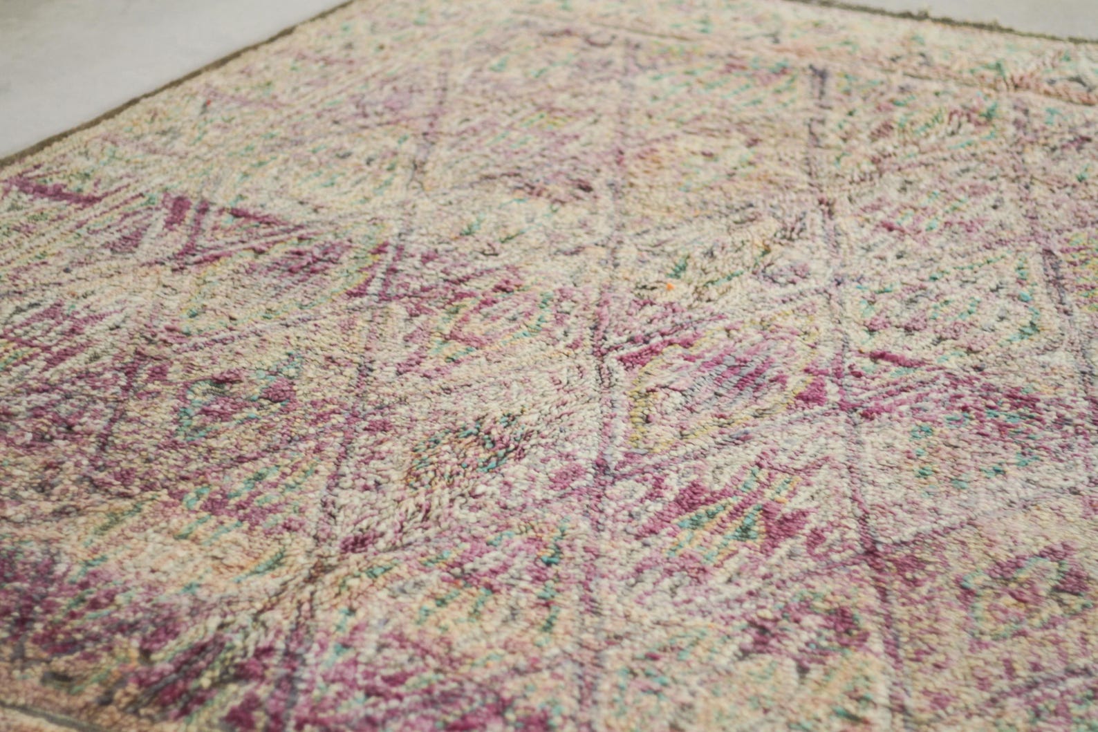 Vintage Moroccan Rug – Handmade Wool Berber rug, 7x9 ft – Purple beni mguild rug