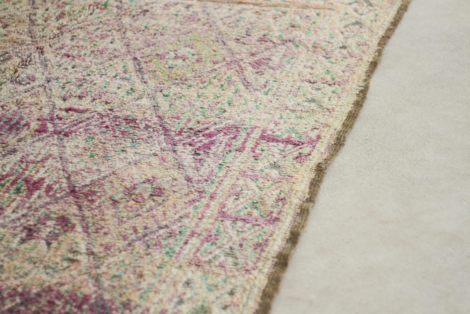 Vintage Moroccan Rug – Handmade Wool Berber rug, 7x9 ft – Purple beni mguild rug