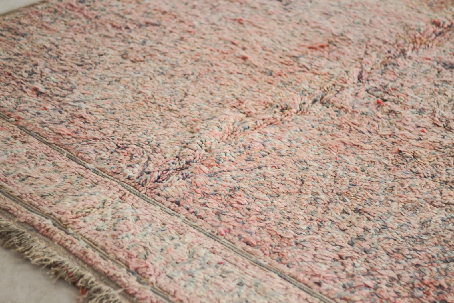 Vintage Moroccan Rug – Handmade Wool Berber rug, 6x11 ft – Pink beni mguild rug