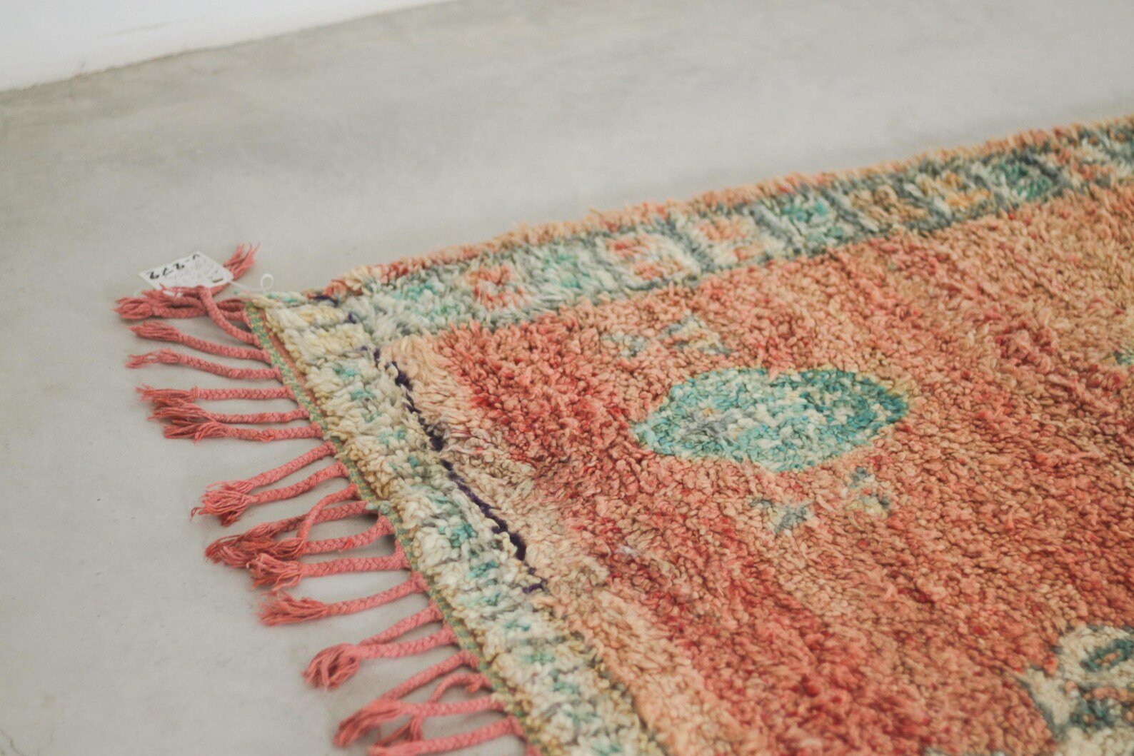 Vintage Moroccan Rug – Handmade Wool Berber rug, 6x10 ft – Peach beni mguild rug
