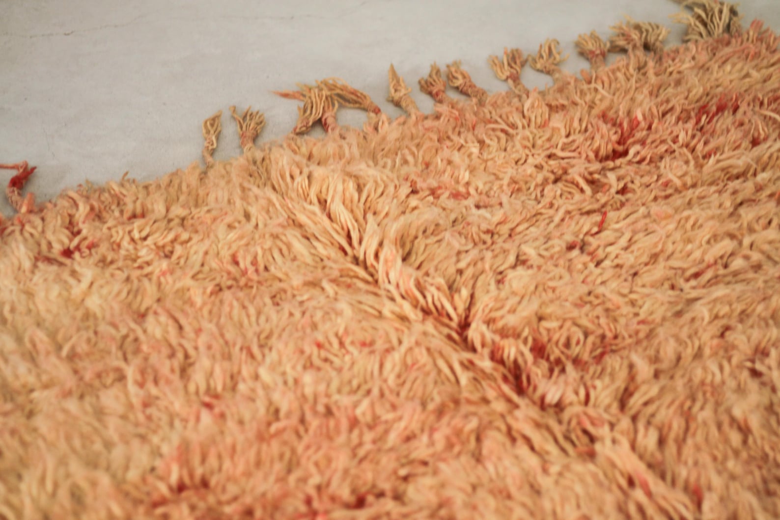 Vintage Moroccan Rug – Handmade Wool Berber rug, 5.5x10 ft – Peach beni mguild rug