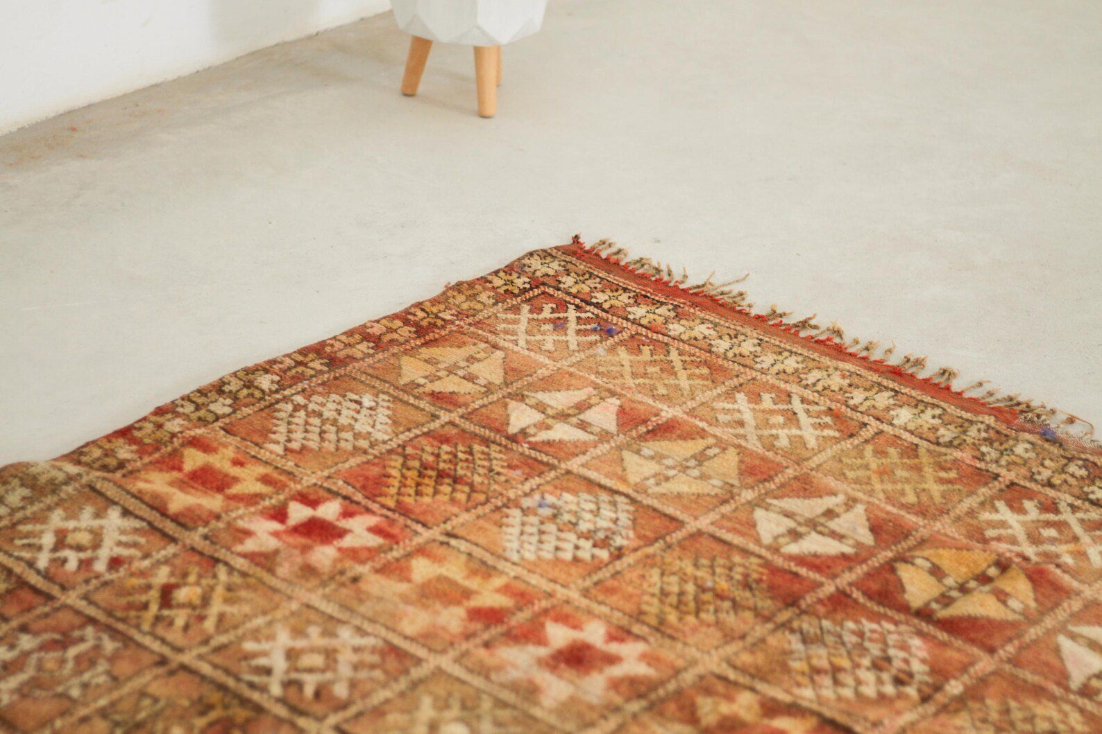 Vintage Moroccan Rug – Handmade Wool Berber rug, 5x7 ft – Brown beni mguild rug