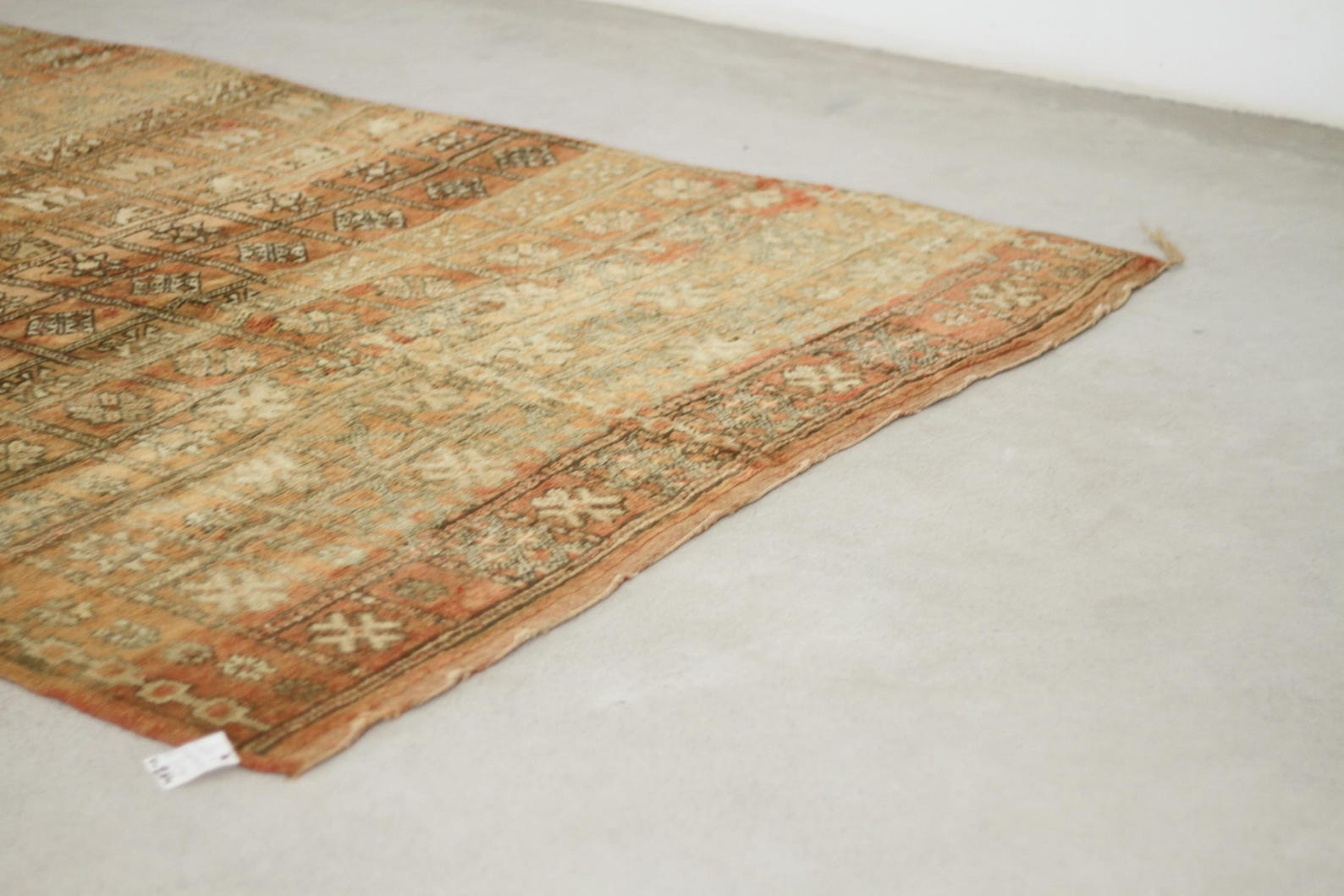 Vintage Moroccan Rug – Handmade Wool Berber rug, 7x5 ft – Peach beni mguild rug