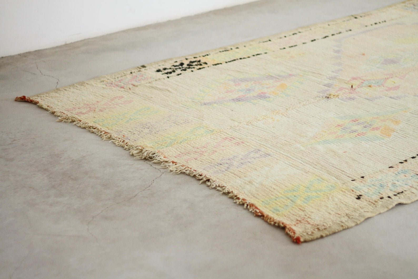 Vintage Moroccan Rug – Handmade Wool Berber rug, 6x12 ft – White beni mguild rug