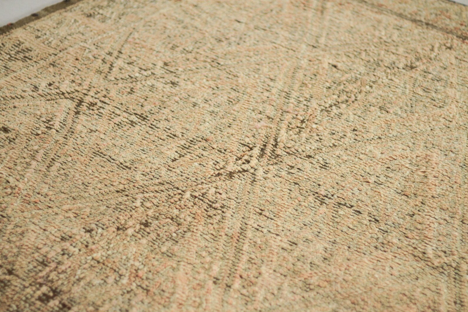Vintage Moroccan Rug – Handmade Wool Berber rug, 6x8 ft – Gray beni mguild rug