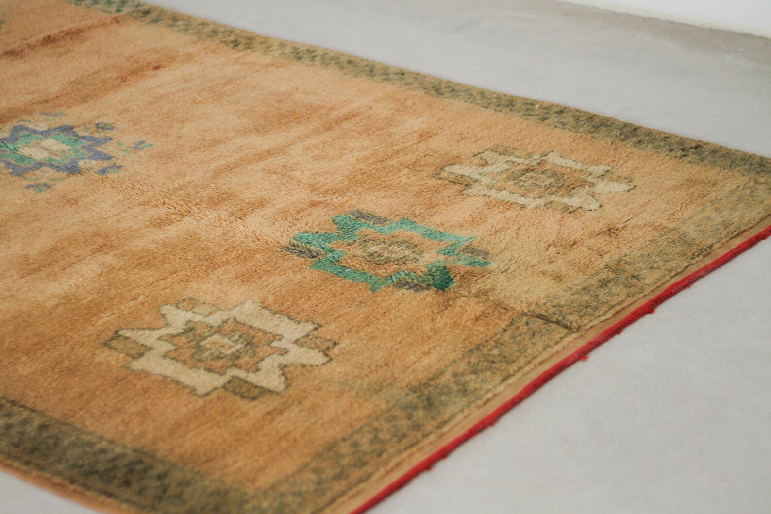 Vintage Moroccan Rug – Handmade Wool Berber rug, 5x9 ft – Peach beni mguild rug