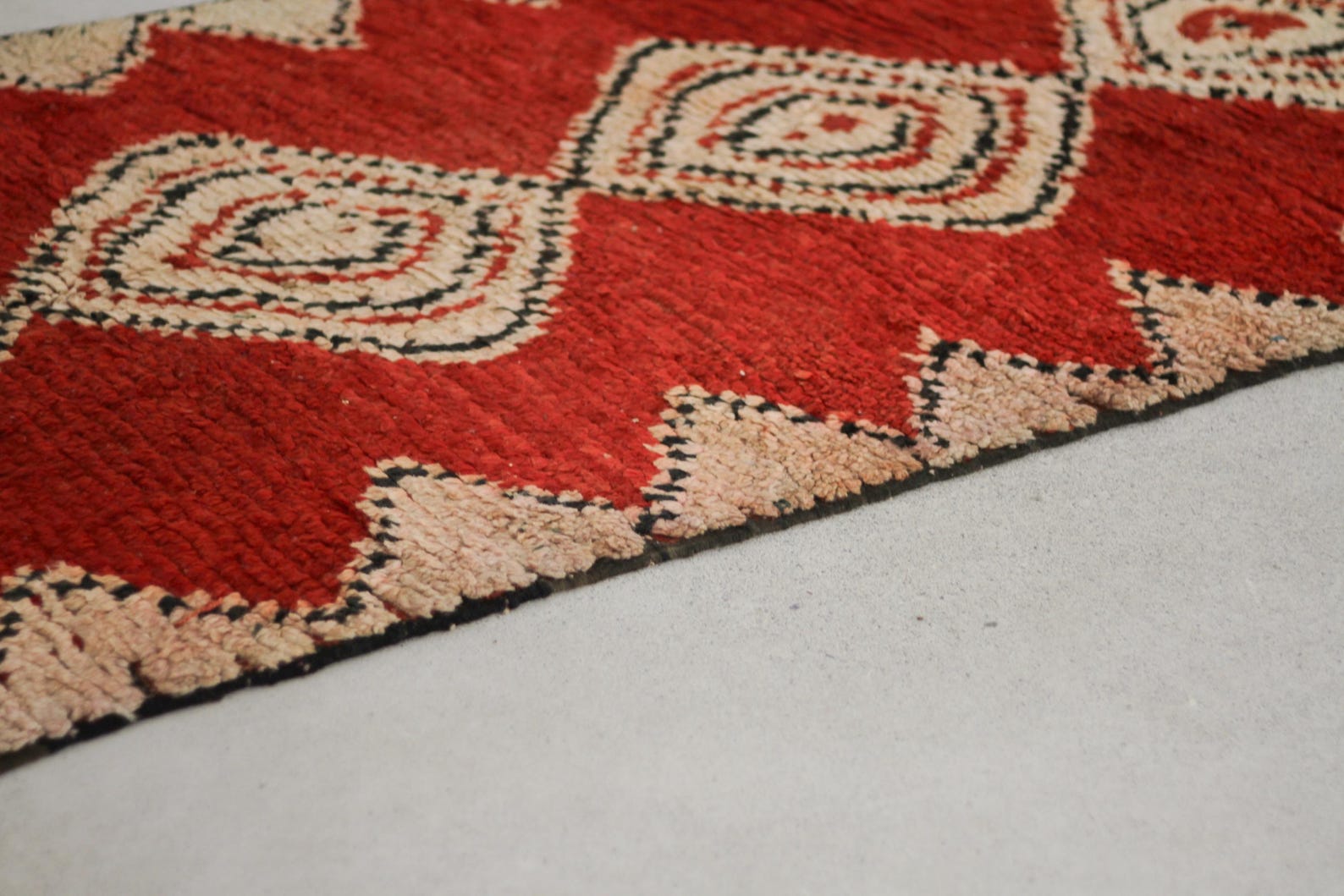 Vintage Moroccan Rug – Handmade Wool Berber rug, 5x11 ft – Red beni mguild rug