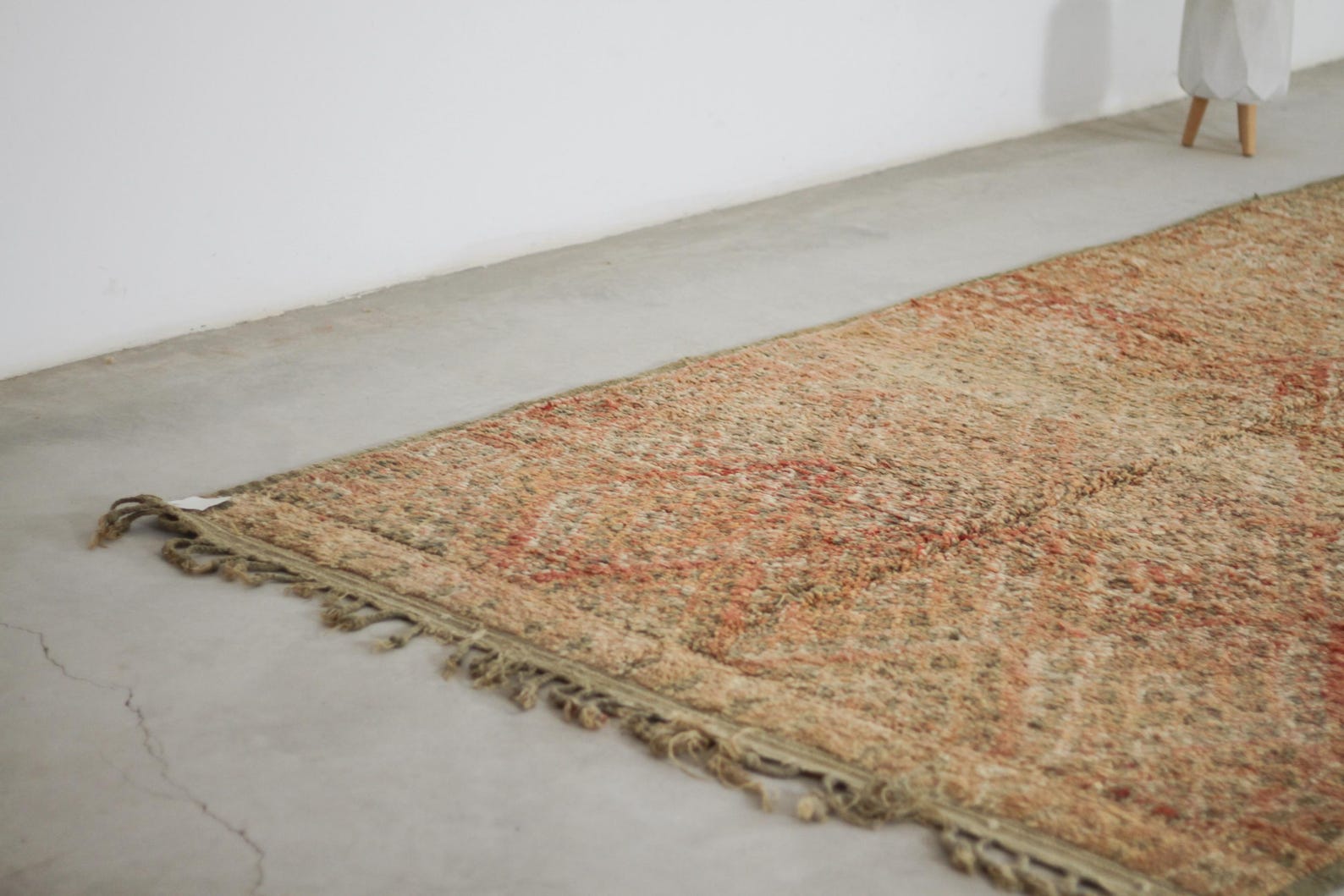 Vintage Moroccan Rug – Handmade Wool Berber rug, 5.5x9 ft – Peach beni mguild rug
