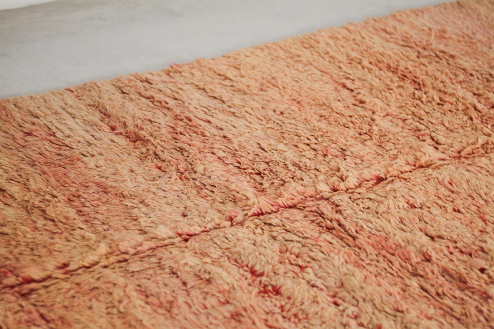 Vintage Moroccan Rug – Handmade Wool Berber rug, 6x10 ft – Peach beni mguild rug