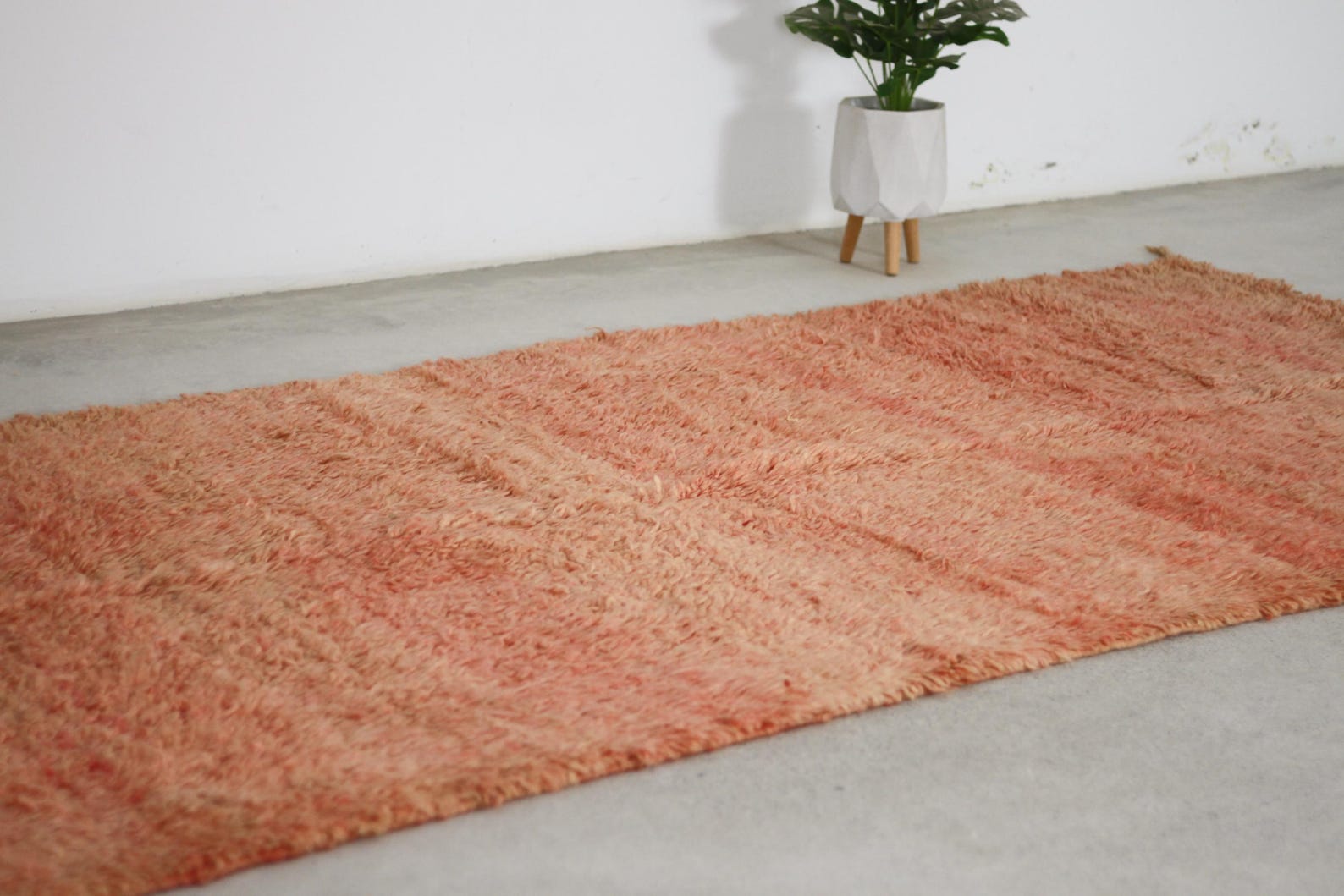 Vintage Moroccan Rug – Handmade Wool Berber rug, 5.5x11 ft – Pink beni mguild rug