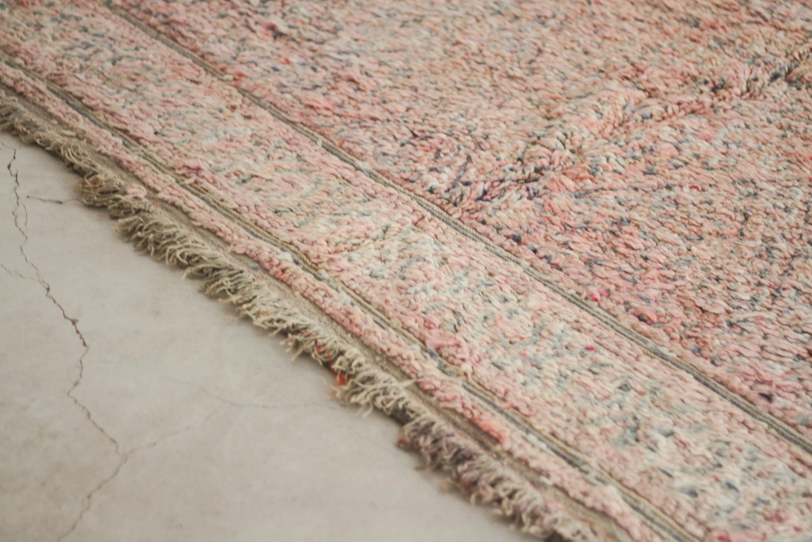 Vintage Moroccan Rug – Handmade Wool Berber rug, 6x11 ft – Pink beni mguild rug