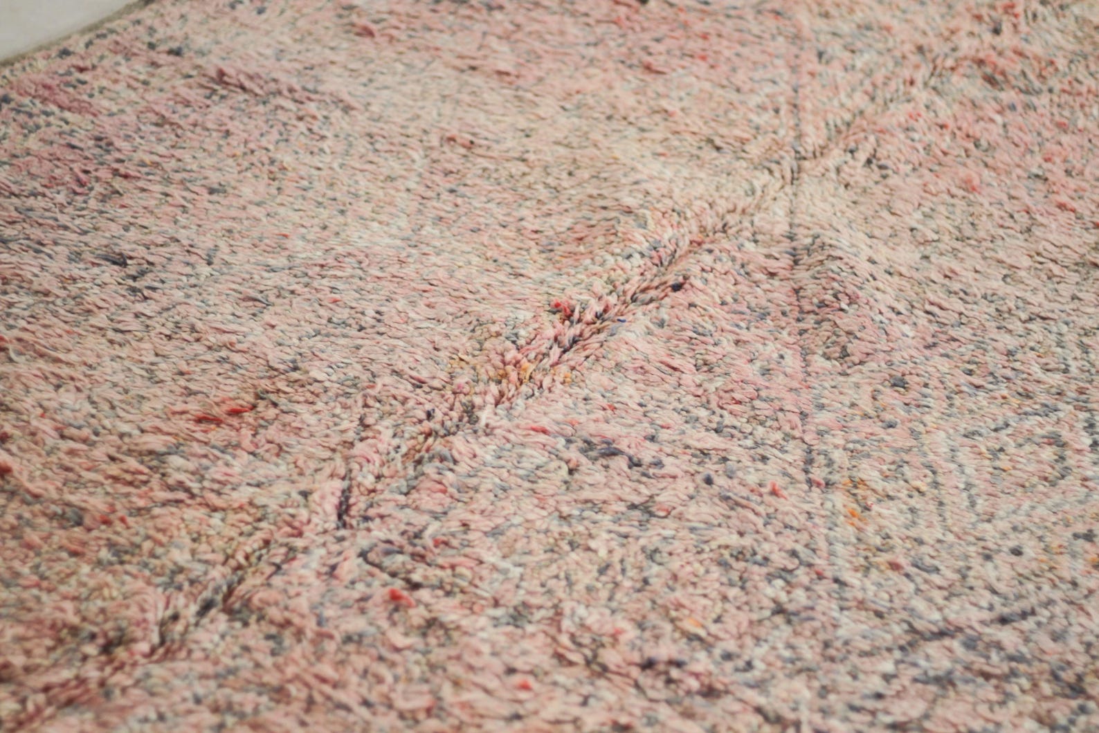 Vintage Moroccan Rug – Handmade Wool Berber rug, 6x11 ft – Pink beni mguild rug