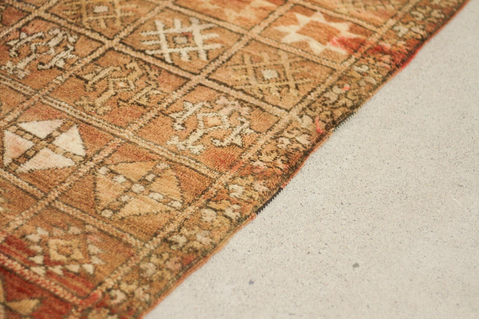 Vintage Moroccan Rug – Handmade Wool Berber rug, 5x7 ft – Brown beni mguild rug