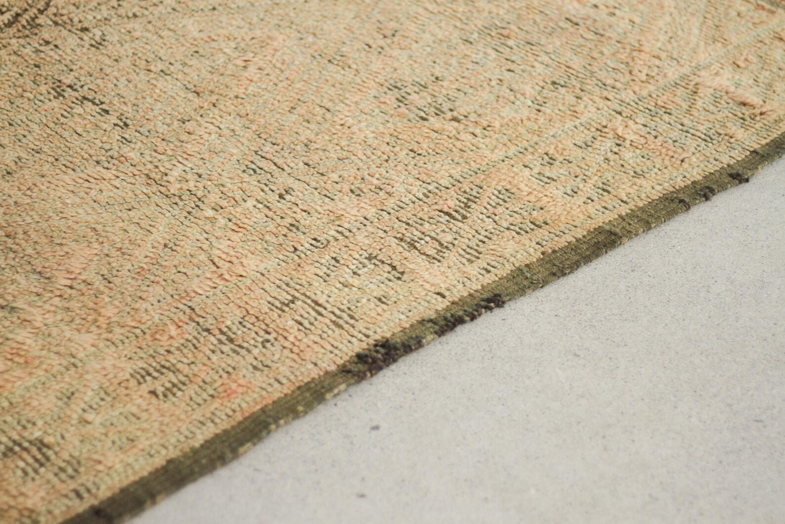 Vintage Moroccan Rug – Handmade Wool Berber rug, 6x8 ft – Gray beni mguild rug