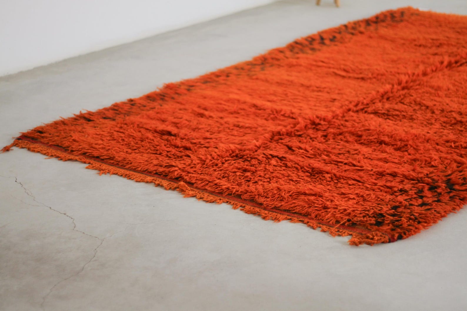 Vintage Moroccan Rug – Handmade Wool Berber rug, 5.5x10 ft – Orange beni mguild rug