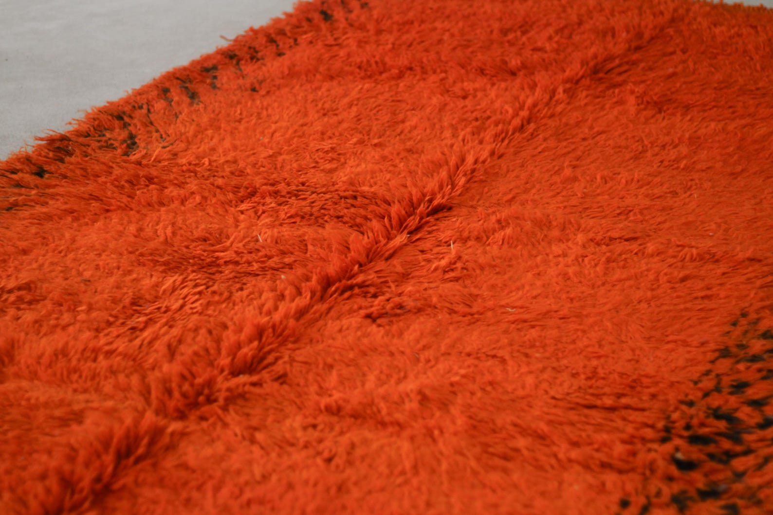 Vintage Moroccan Rug – Handmade Wool Berber rug, 5.5x10 ft – Orange beni mguild rug