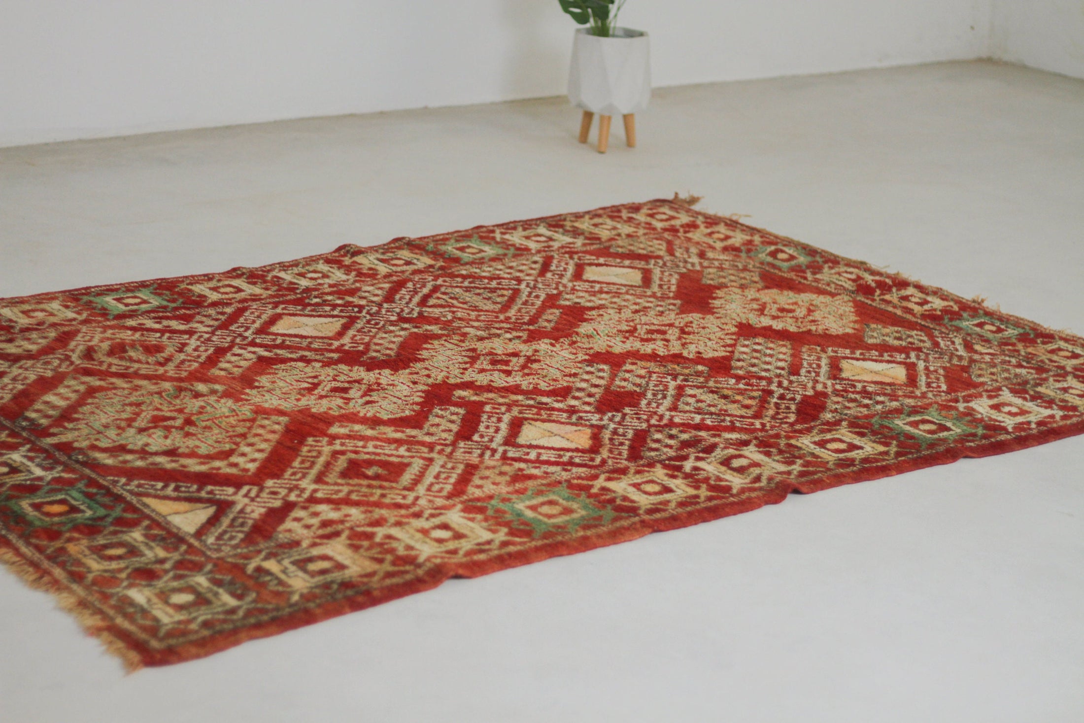 Vintage Moroccan Rug – Handmade Wool Berber rug, 5x8 ft – Red beni mguild rug