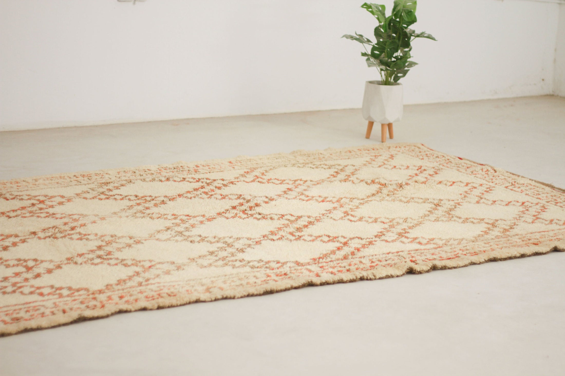 Vintage Moroccan Rug – Handmade Wool Berber rug, 6x13 ft – White beni mguild rug