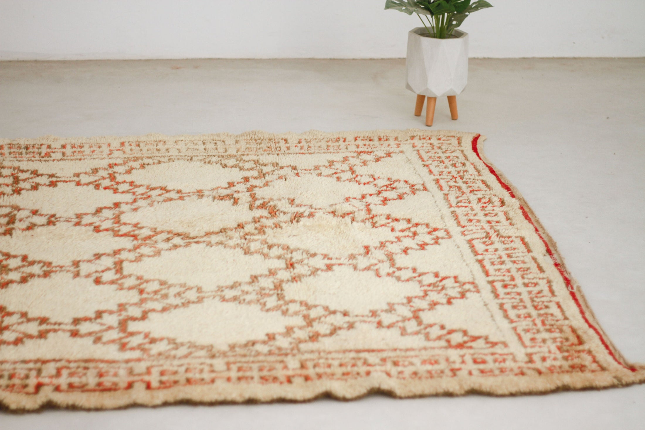Vintage Moroccan Rug – Handmade Wool Berber rug, 6x13 ft – White beni mguild rug