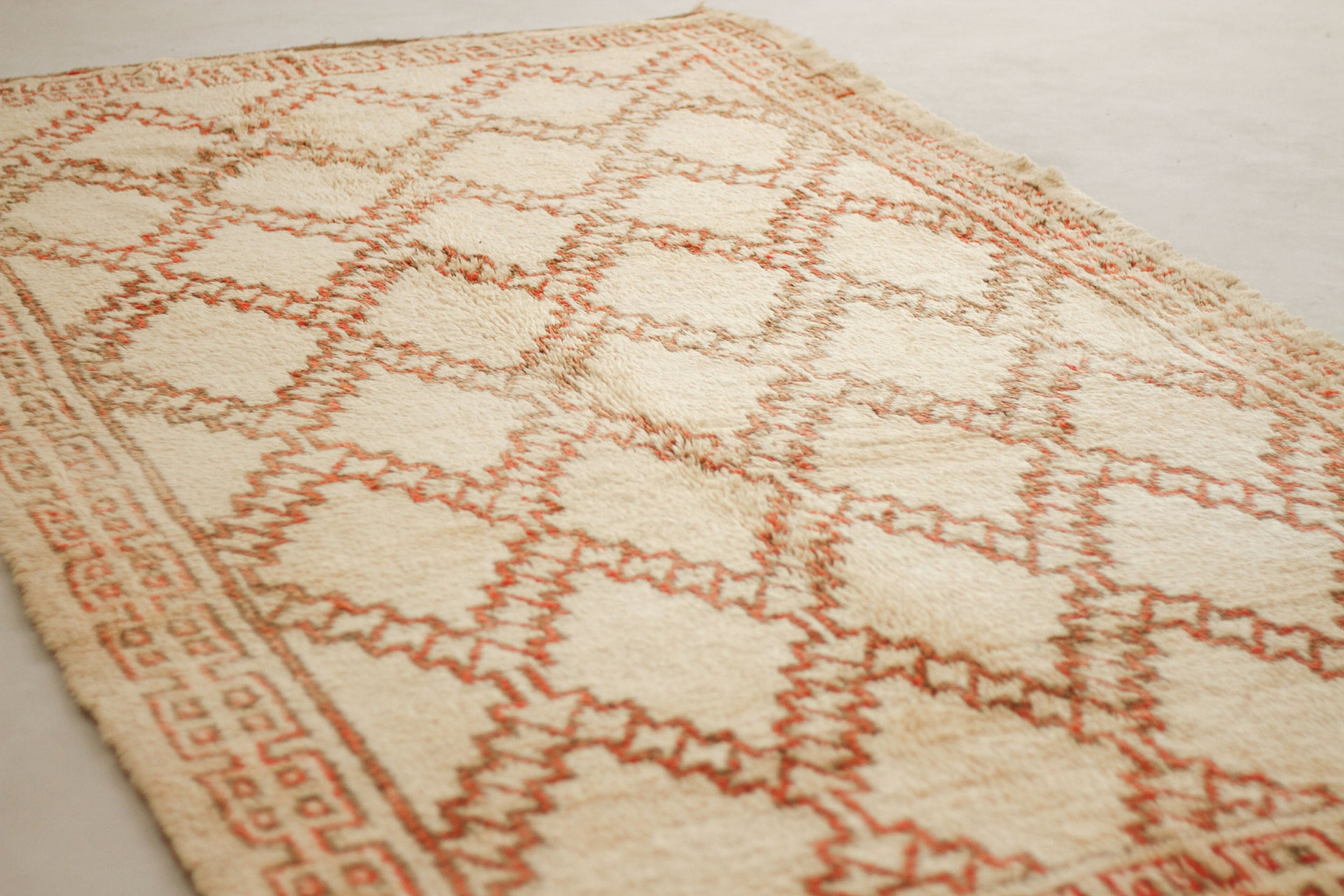 Vintage Moroccan Rug – Handmade Wool Berber rug, 6x13 ft – White beni mguild rug