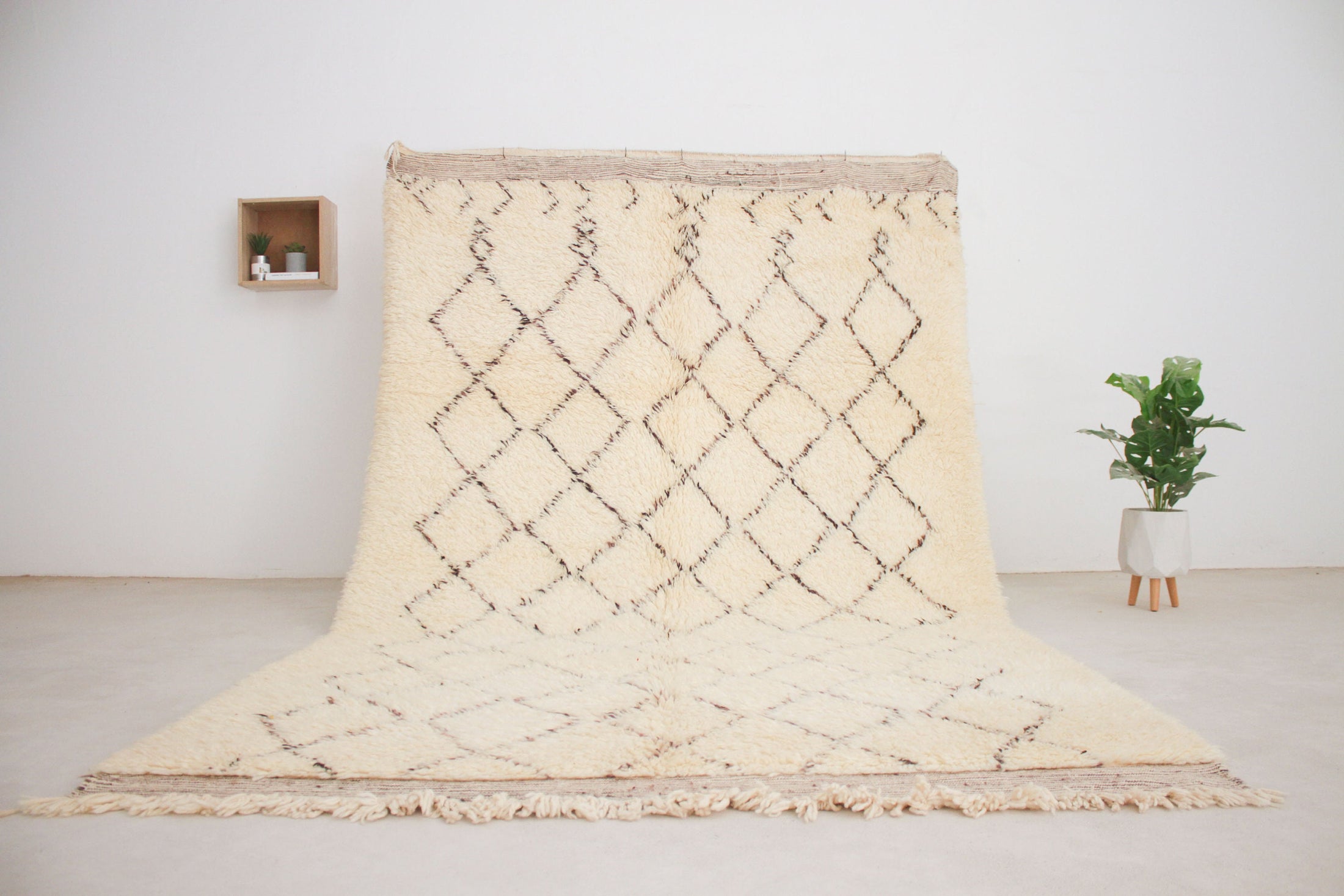Vintage Moroccan Rug – Handmade Wool Berber rug, 6x10 ft – White beni mguild rug
