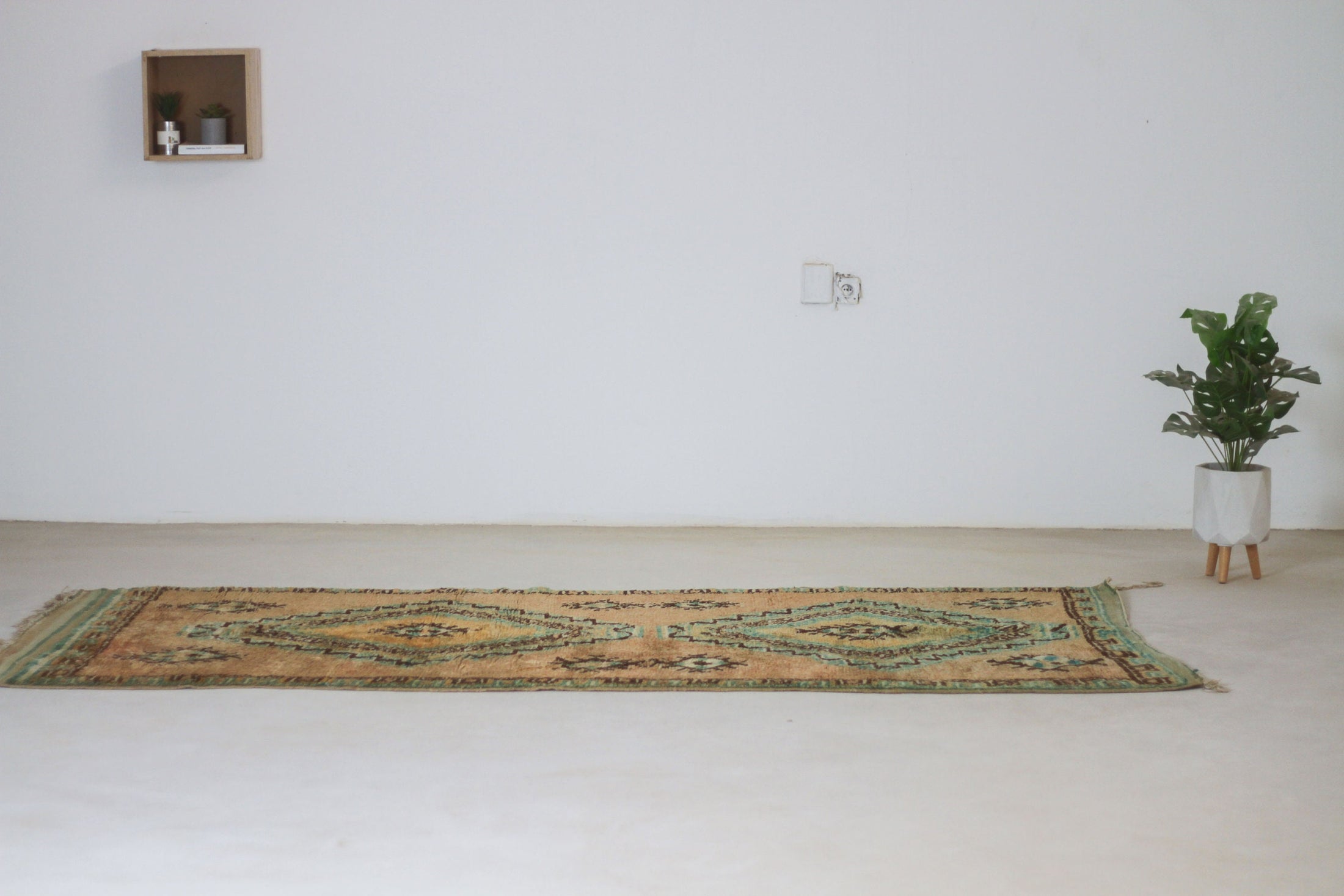 Vintage Moroccan Rug – Handmade Wool Berber rug, 4x9 ft – Peach beni mguild rug