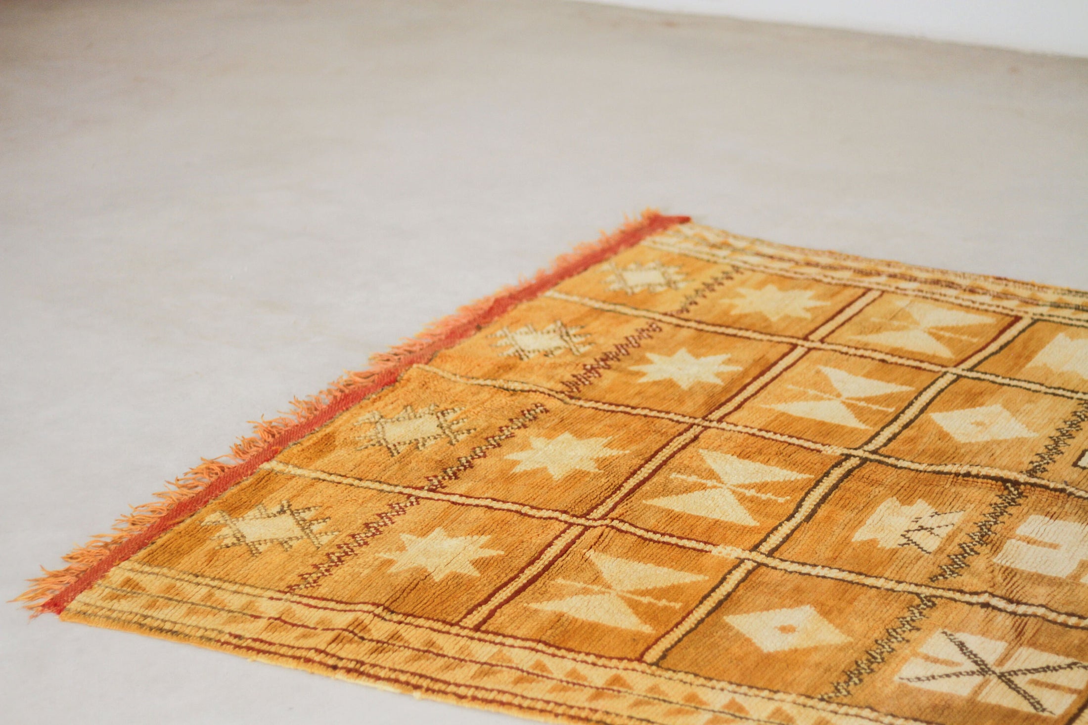 Vintage Moroccan Rug – Handmade Wool Berber rug, 7x5 ft – Yellow beni mguild rug