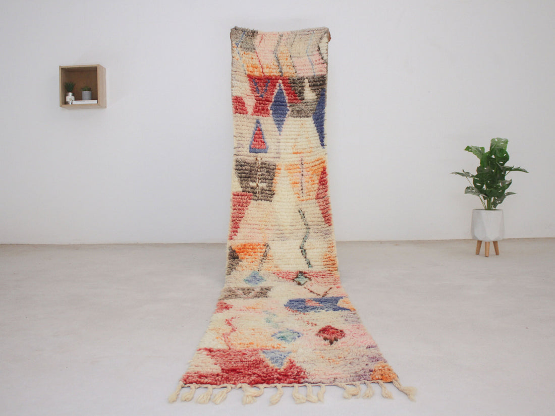 Cream Boujaad-style Moroccan runner No. Ai7, abstract free composition, full view