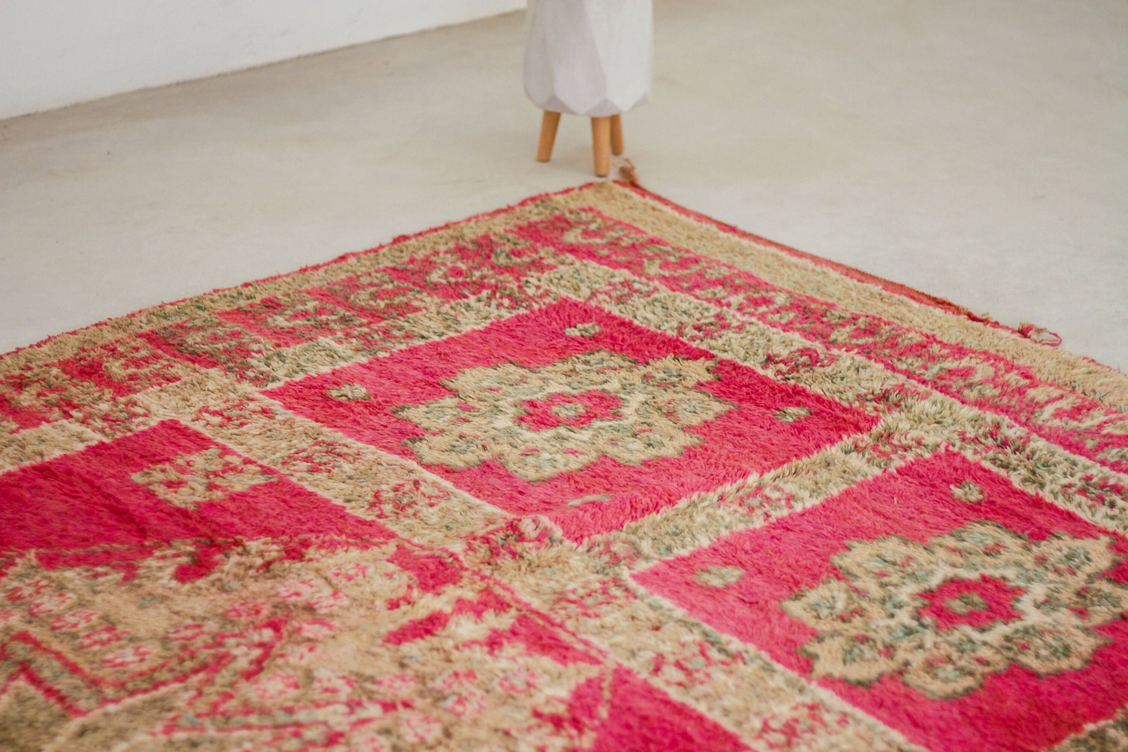 Vintage Moroccan Rug – Handmade Wool Berber rug, 7x12 ft – Pink beni mguild rug