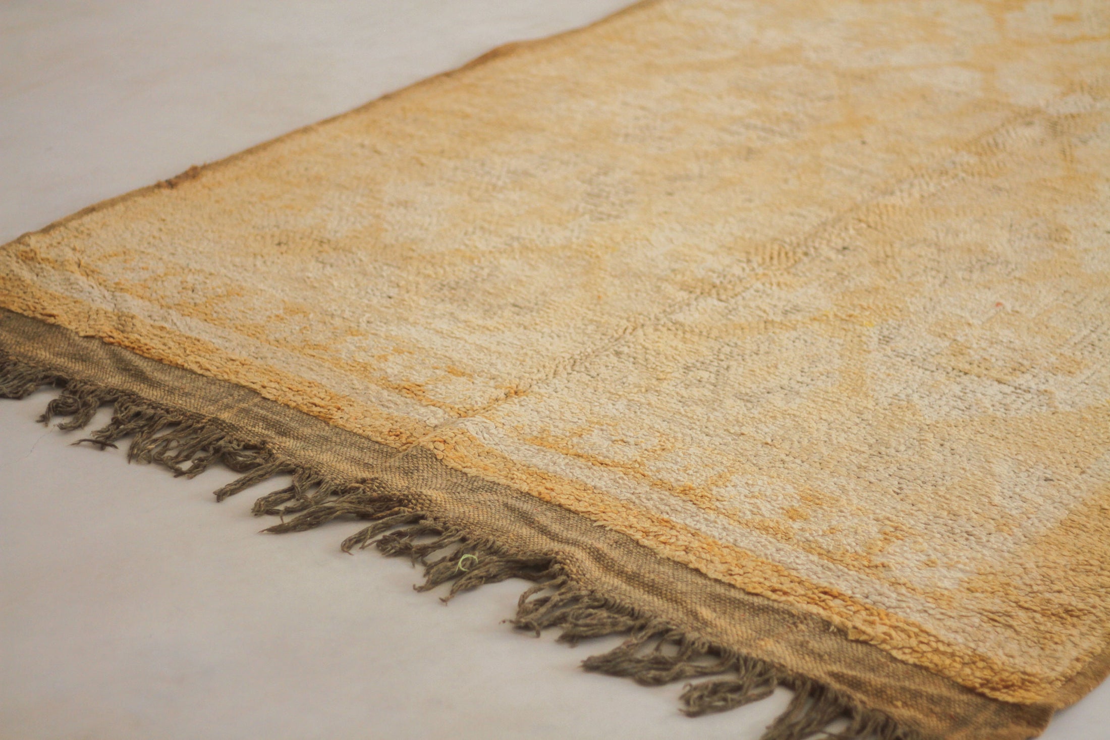 Vintage Moroccan Rug – Handmade Wool Berber rug, 5.5x12 ft – Peach beni mguild rug