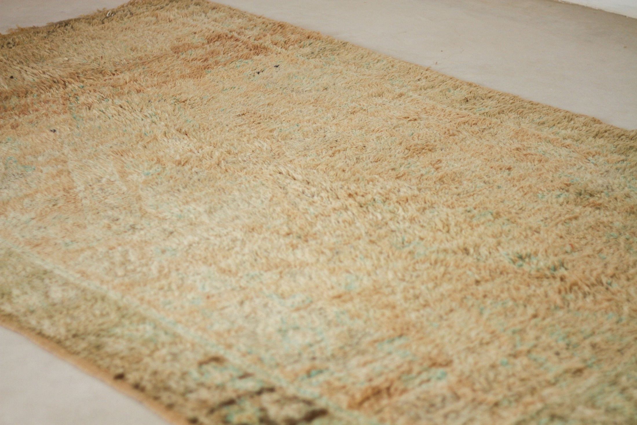 Vintage Moroccan Rug – Handmade Wool Berber rug, 6x10 ft – Peach beni mguild rug