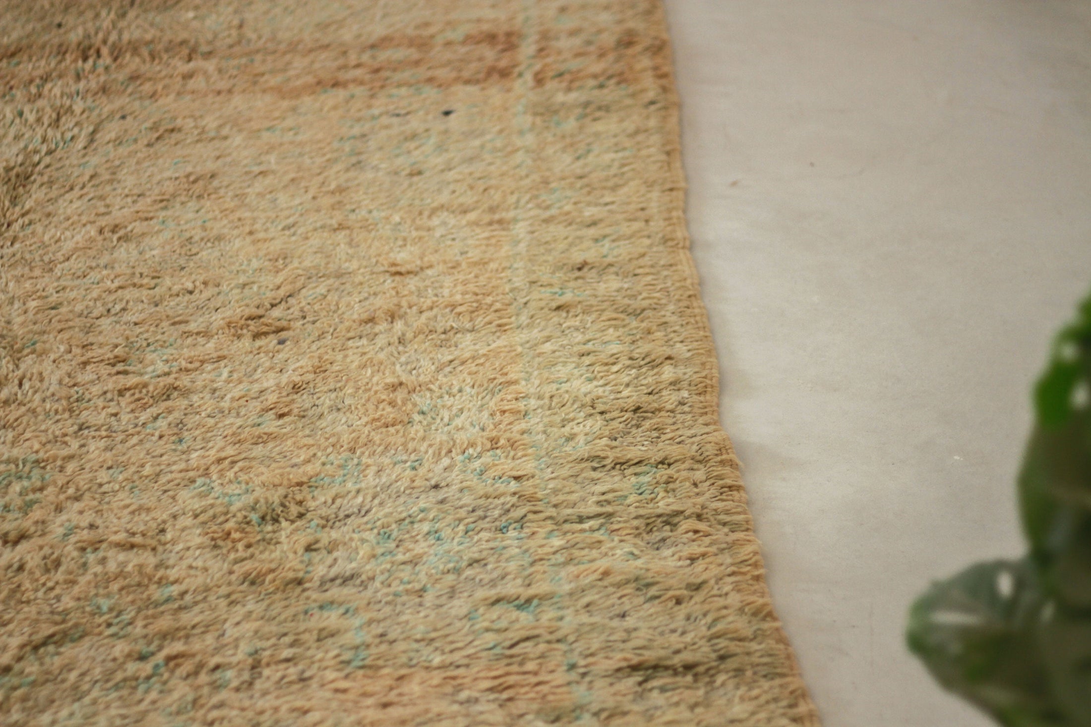Vintage Moroccan Rug – Handmade Wool Berber rug, 6x10 ft – Peach beni mguild rug