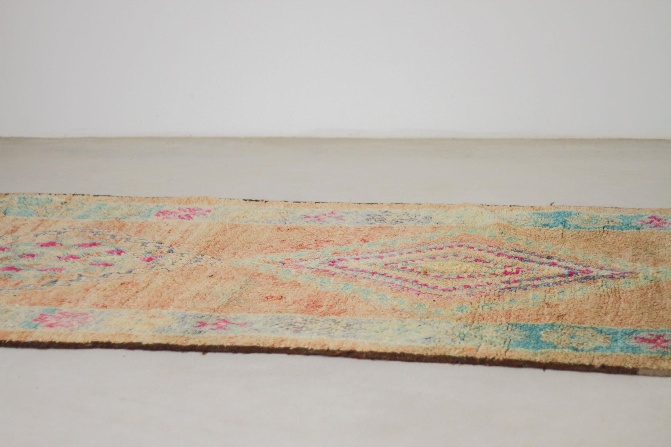 Vintage Moroccan Rug – Handmade Wool Berber rug, 5x11 ft – Pink beni mguild rug