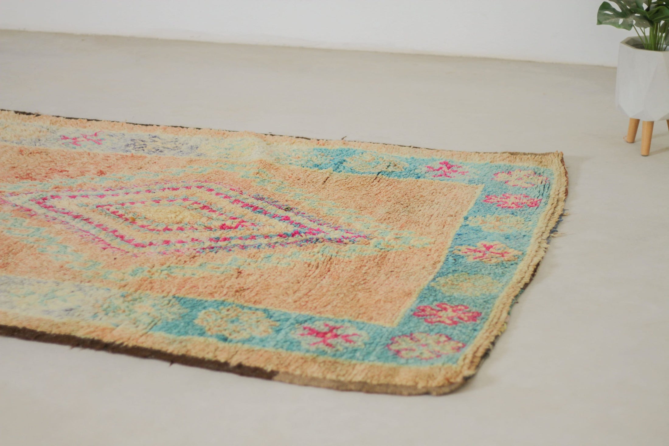 Vintage Moroccan Rug – Handmade Wool Berber rug, 5x11 ft – Pink beni mguild rug