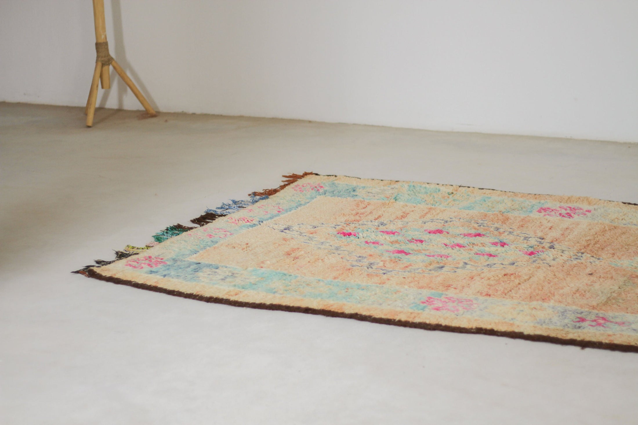 Vintage Moroccan Rug – Handmade Wool Berber rug, 5x11 ft – Pink beni mguild rug