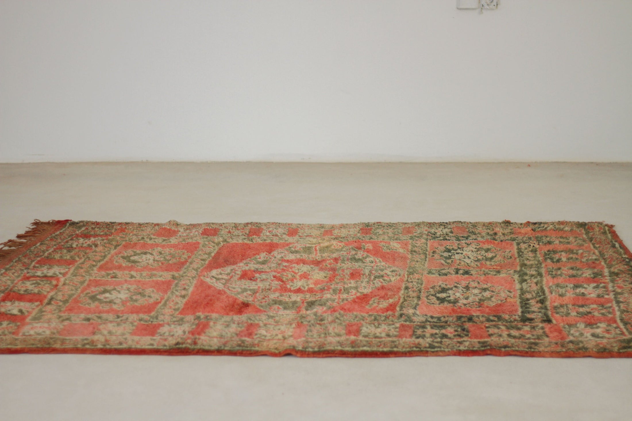 Vintage Moroccan Rug – Handmade Wool Berber rug, 5x11 ft – Pink beni mguild rug