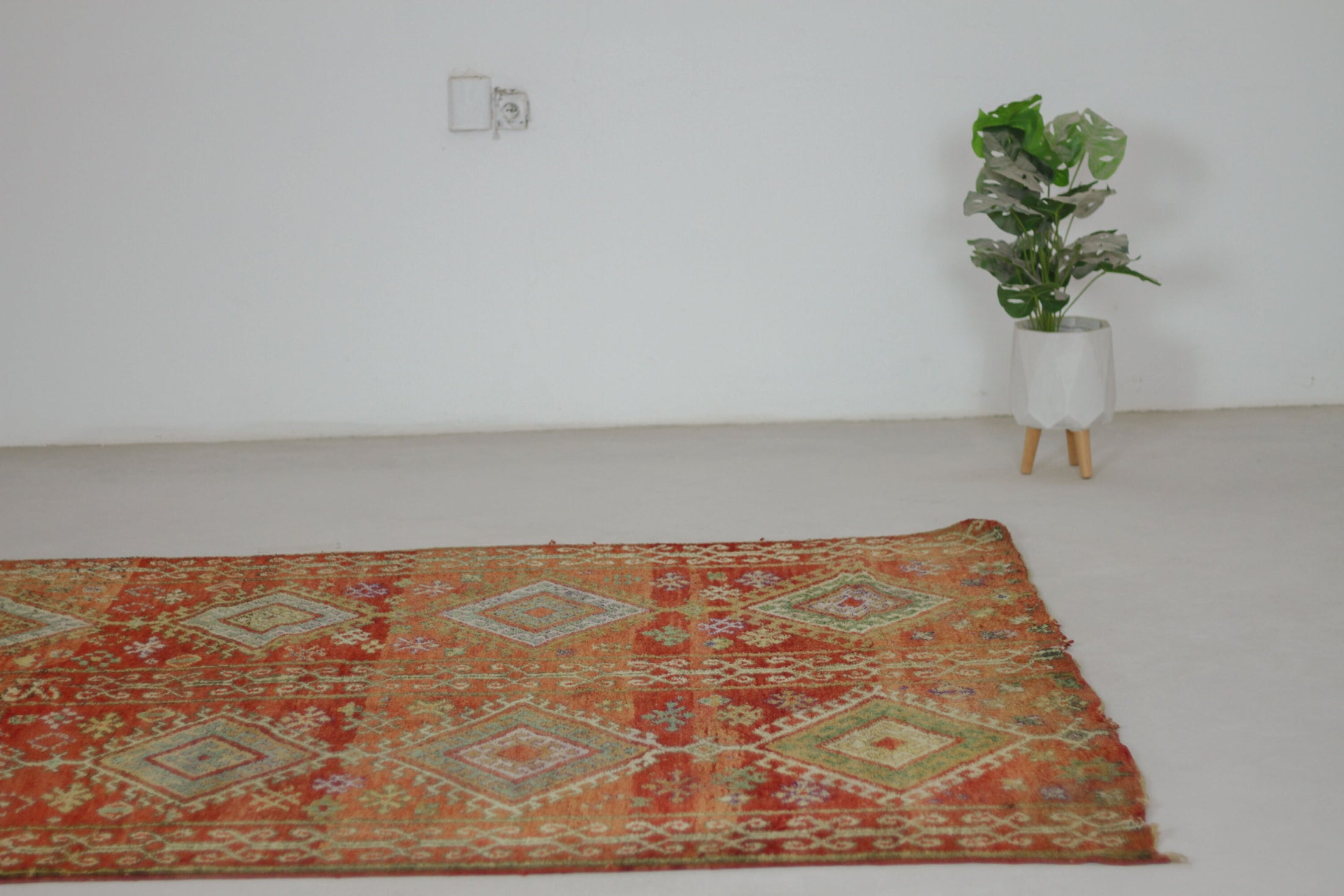 Vintage Moroccan Rug – Handmade Wool Berber rug, 6x10 ft – Red beni mguild rug