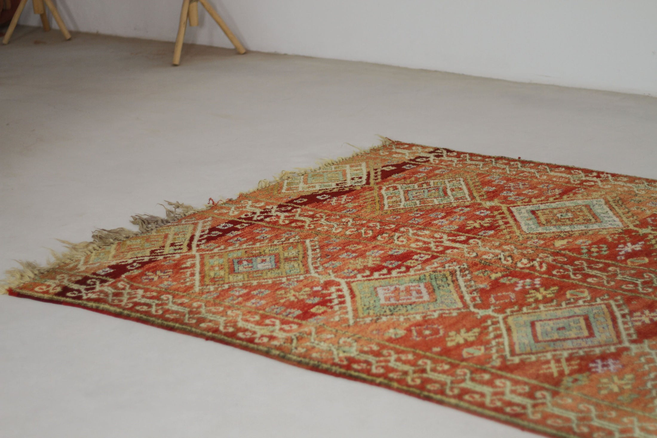 Vintage Moroccan Rug – Handmade Wool Berber rug, 6x10 ft – Red beni mguild rug