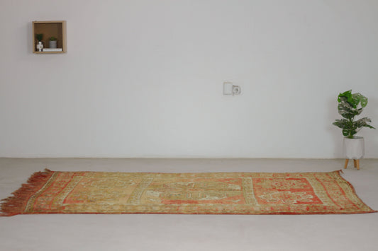 Vintage moroccan rug 18