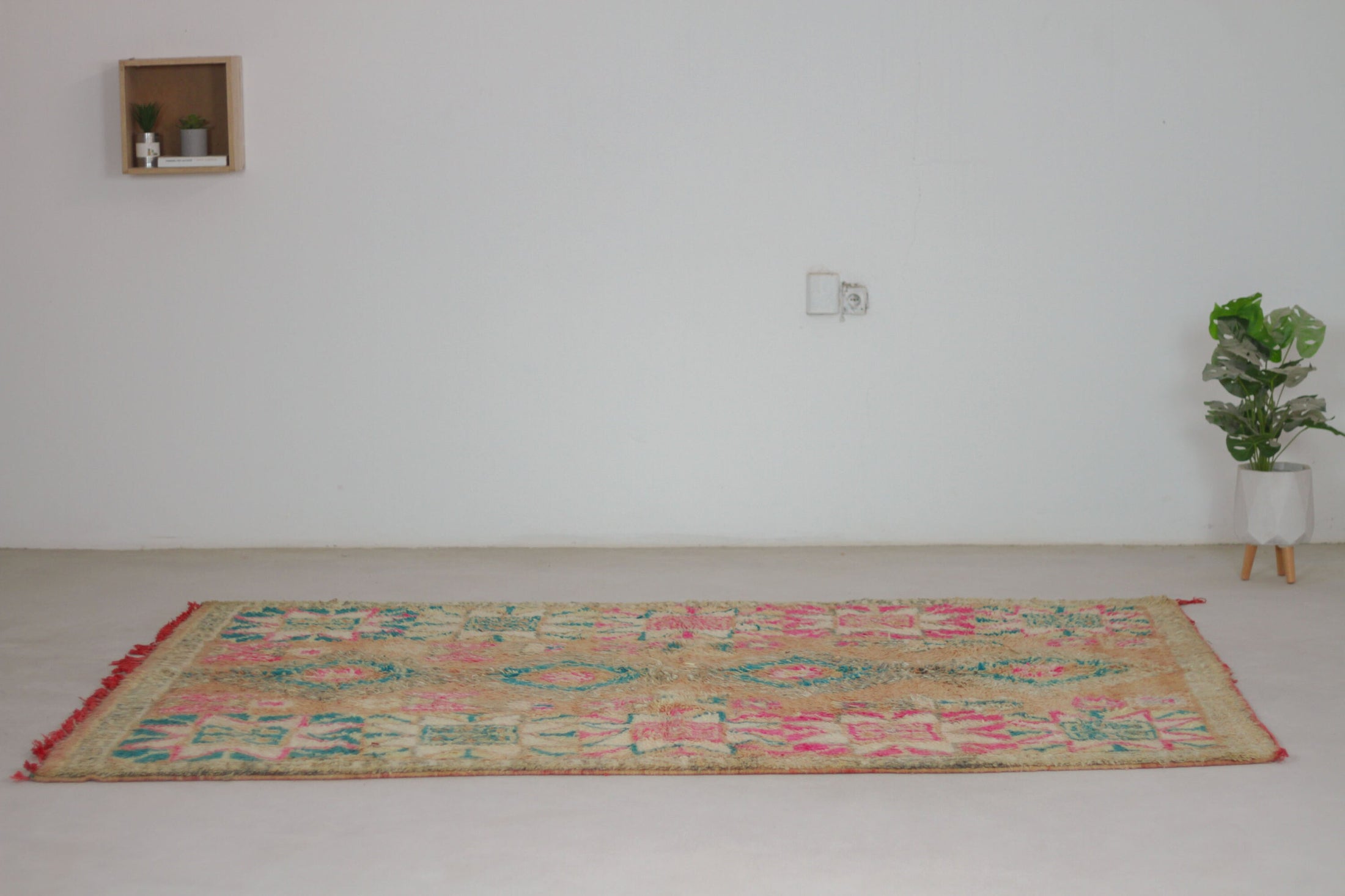 Vintage Moroccan Rug – Handmade Wool Berber rug, 6x8 ft – Pink beni mguild rug