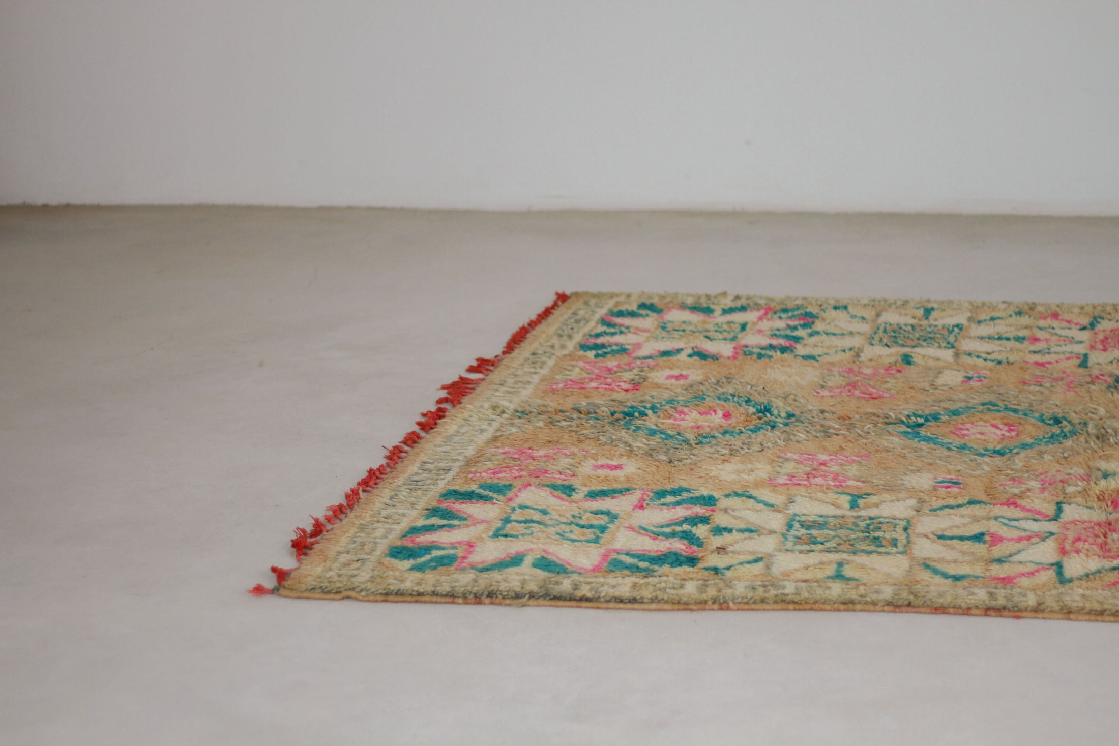 Vintage Moroccan Rug – Handmade Wool Berber rug, 6x8 ft – Pink beni mguild rug