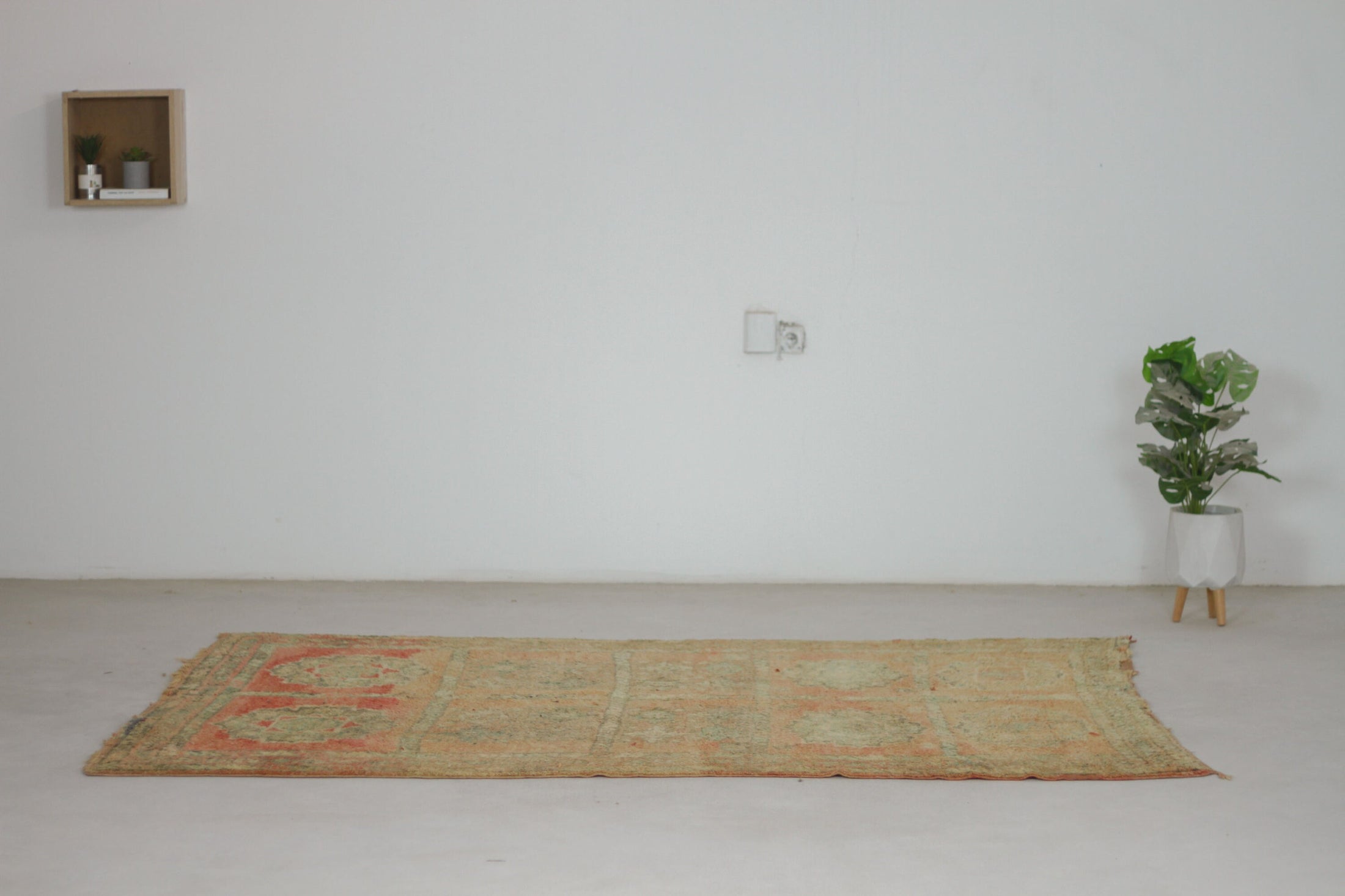 Vintage Moroccan Rug – Handmade Wool Berber rug, 5x8 ft – Peach beni mguild rug