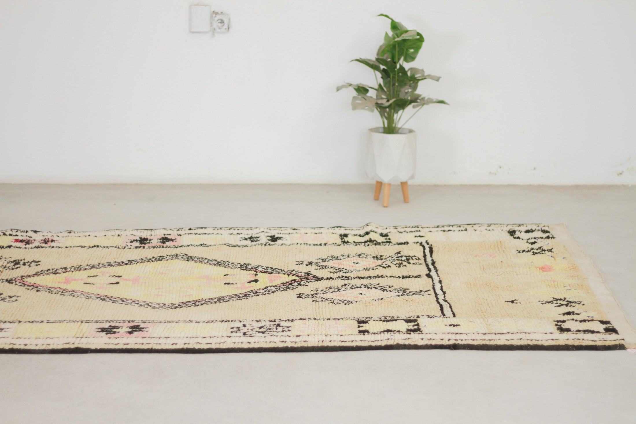 Vintage Moroccan Rug – Handmade Wool Berber rug, 5x11 ft – Yellow beni mguild rug