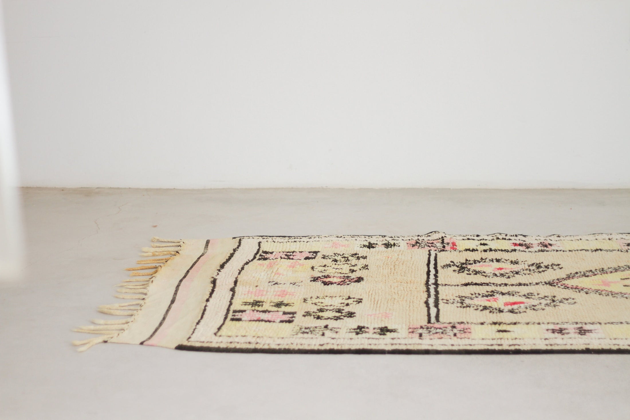 Vintage Moroccan Rug – Handmade Wool Berber rug, 5x11 ft – Yellow beni mguild rug