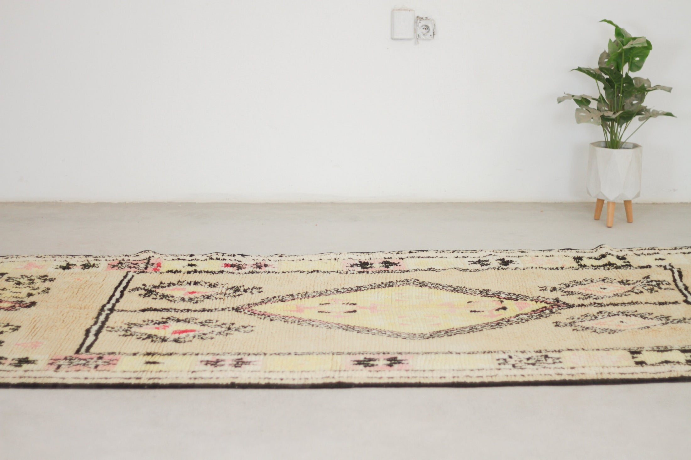 Vintage Moroccan Rug – Handmade Wool Berber rug, 5x11 ft – Yellow beni mguild rug