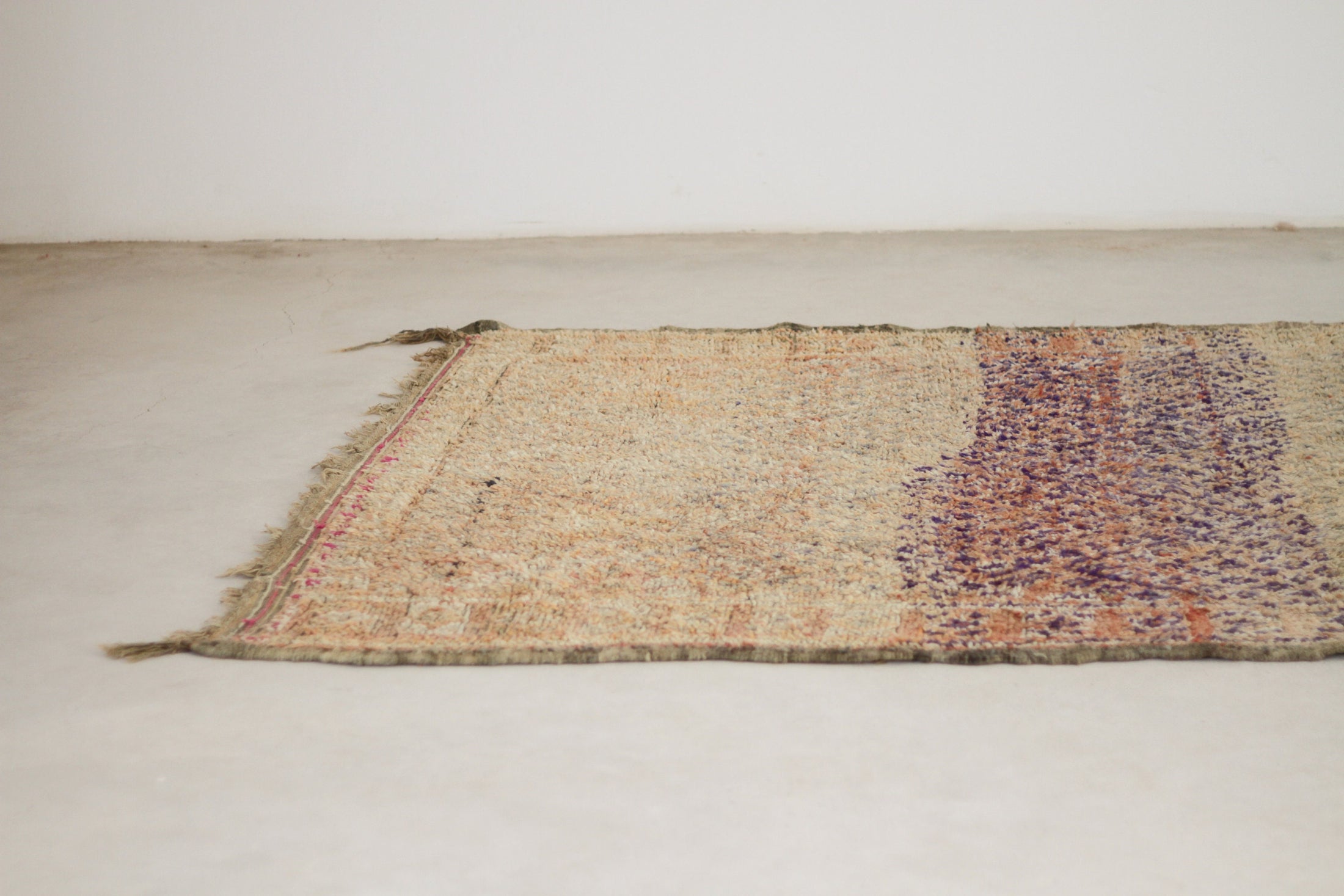 Vintage Moroccan Rug – Handmade Wool Berber rug, 6x9 ft – Peach beni mguild rug