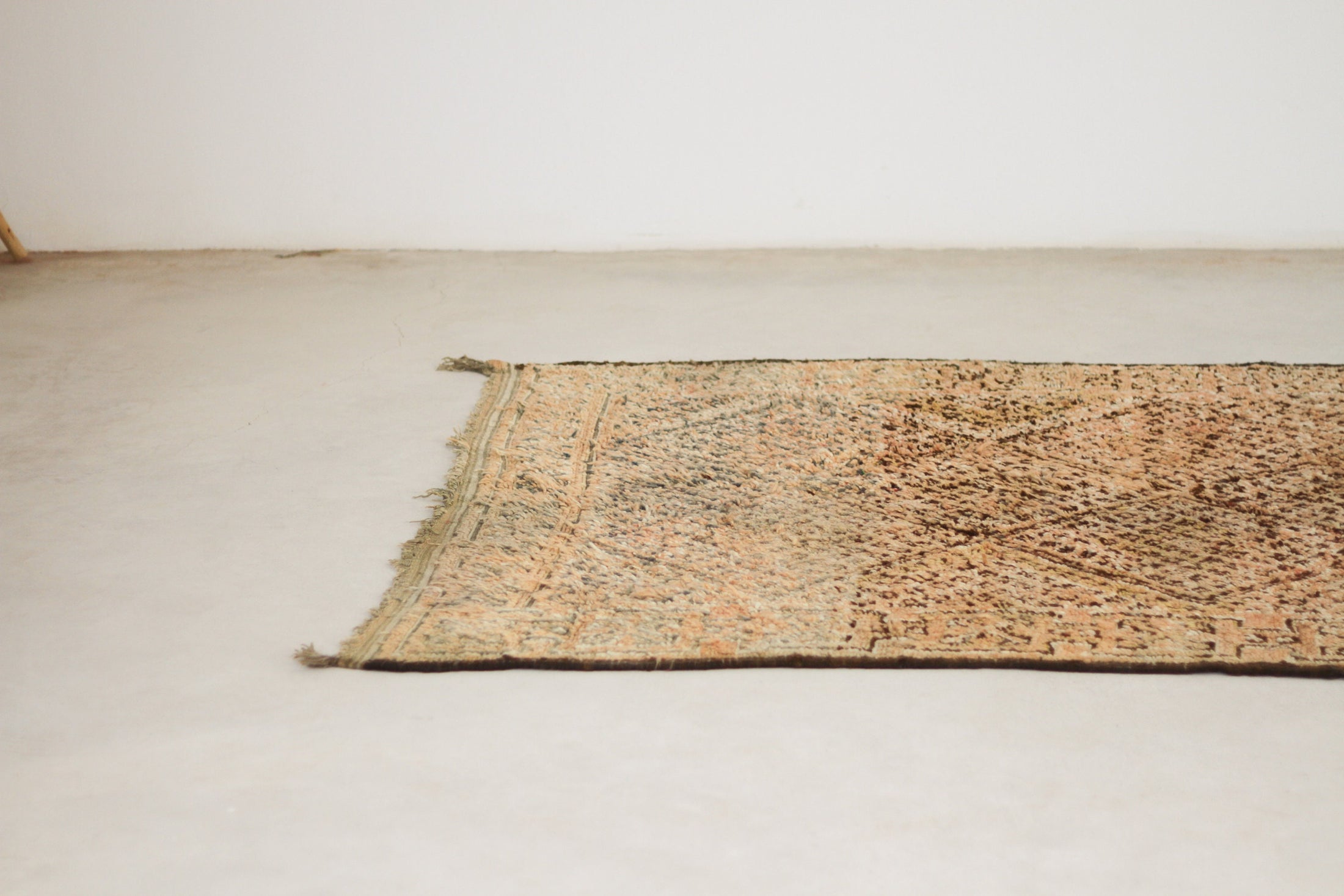 Vintage Moroccan Rug – Handmade Wool Berber rug, 6x9 ft – beni mguild rug